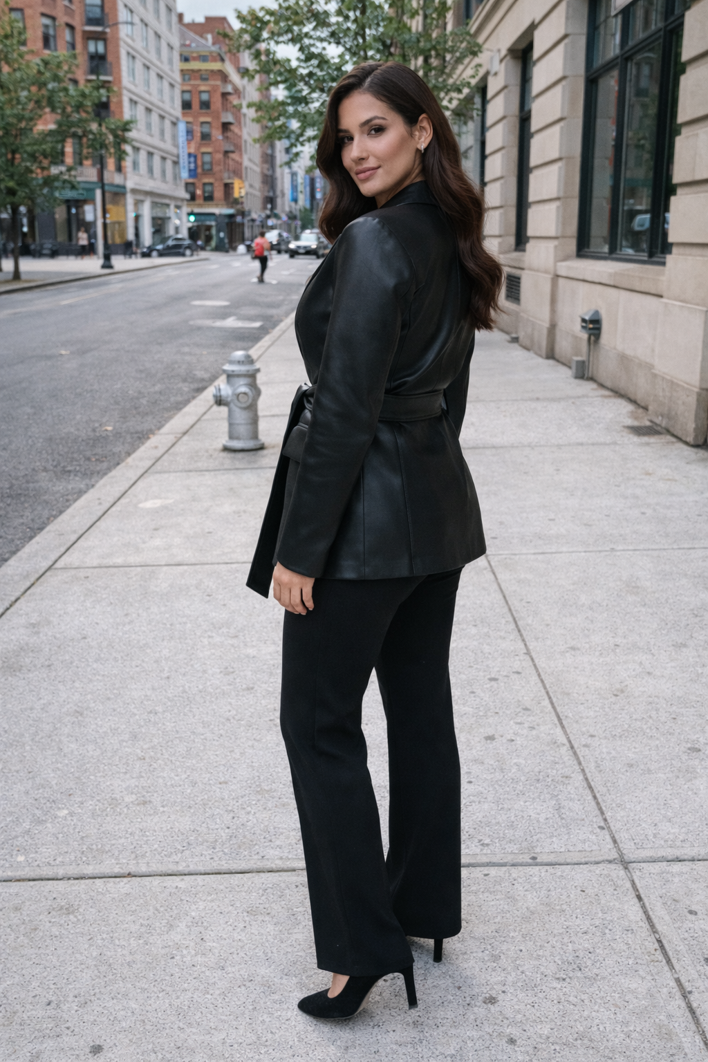 Blazer efecto cuero con cinturón