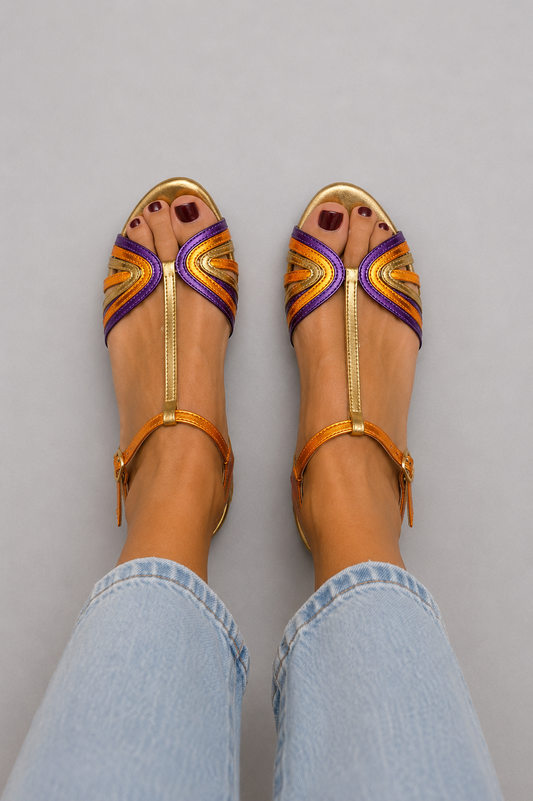 Sandalias doradas con hebilla y tira  multicolor